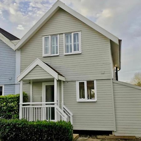Nola Lodge سيرنسيستر المظهر الخارجي الصورة